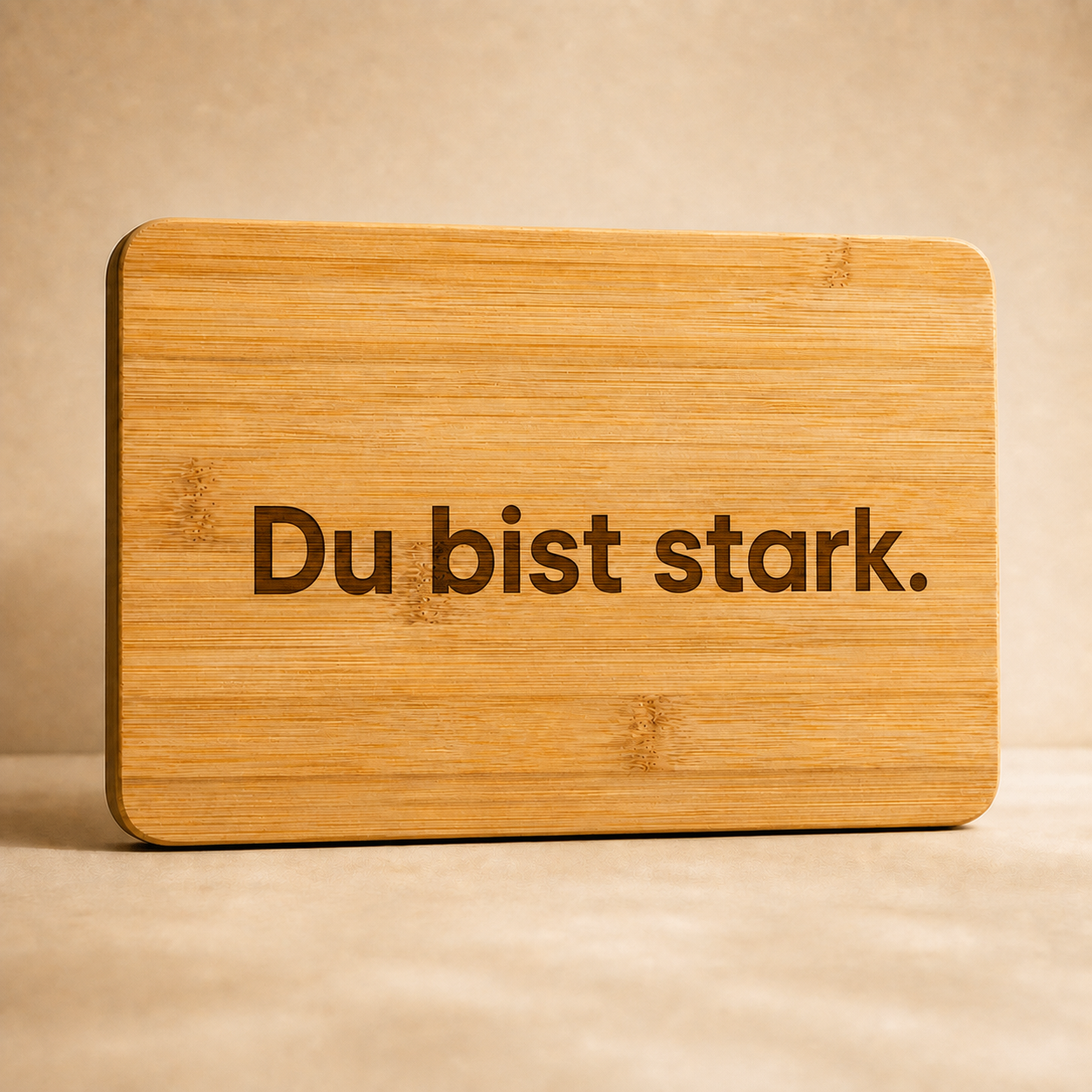 Frühstücksbrettchen aus Bambus mit Gravur 'Du bist stark.'