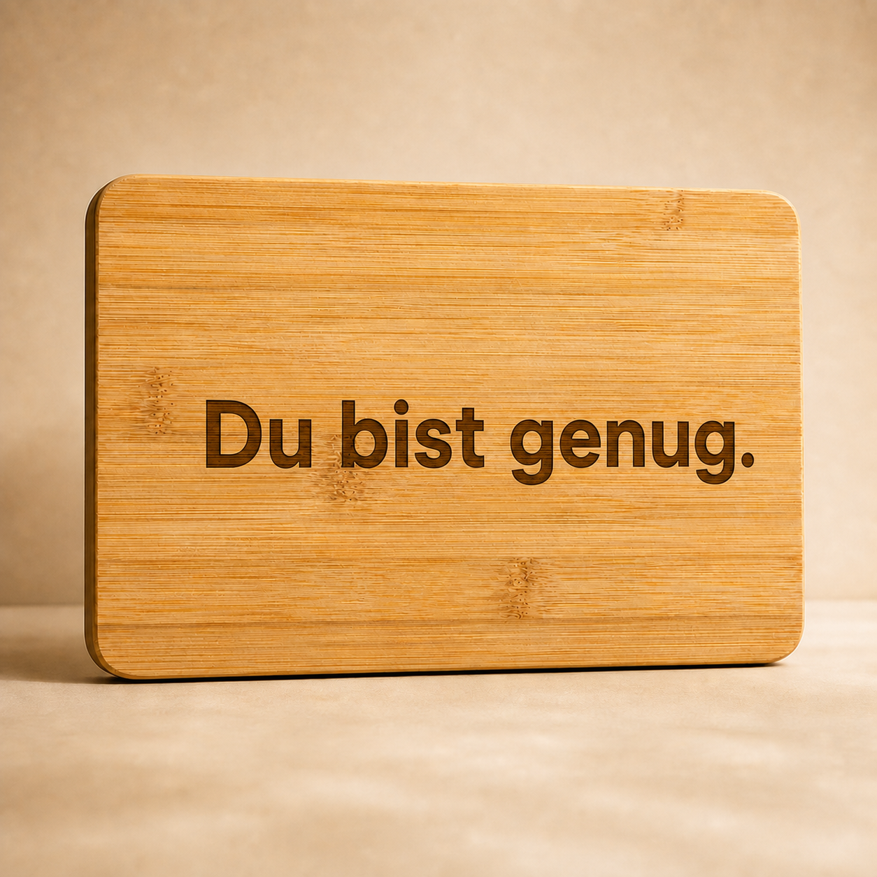 Frühstücksbrettchen aus Bambus mit Gravur 'Du bist genug.'