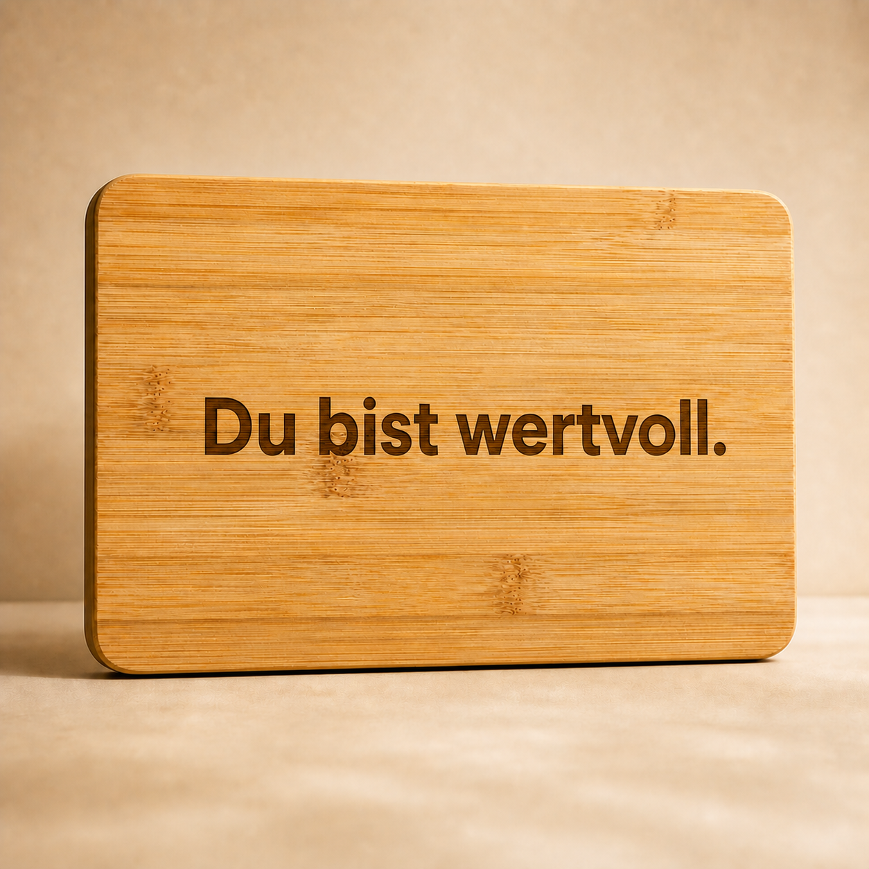 Frühstücksbrettchen aus Bambus mit Gravur 'Du bist wertvoll.'
