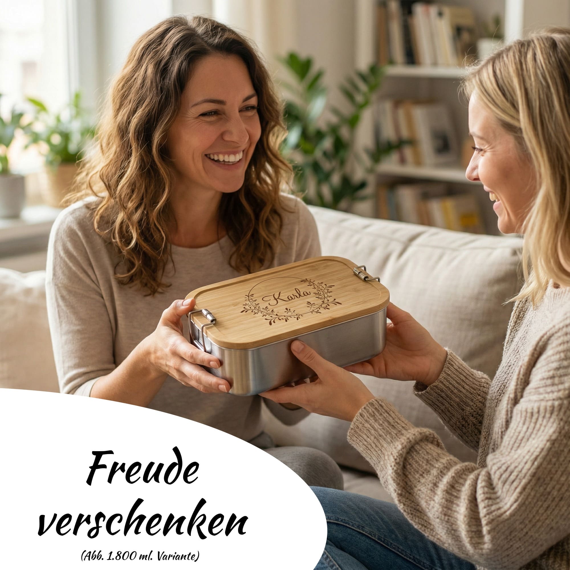 Geschenkübergabe – personalisierte Brotdose für Frauen