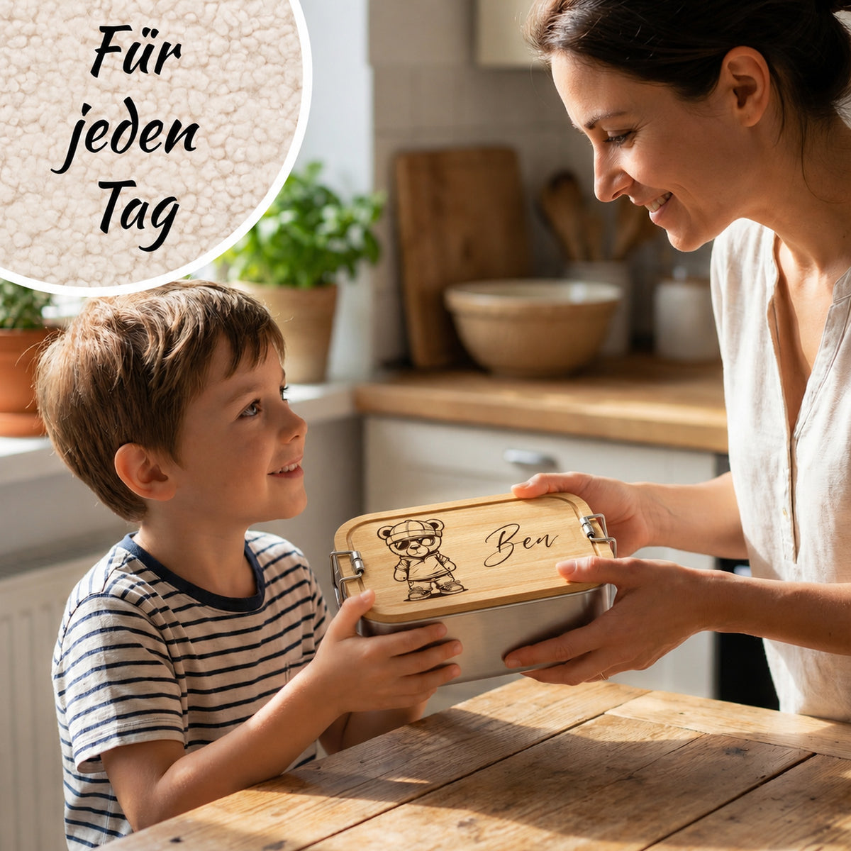 Brotdose mit Buchenholzdeckel und Gravur „Cool Teddy“ im Alltag