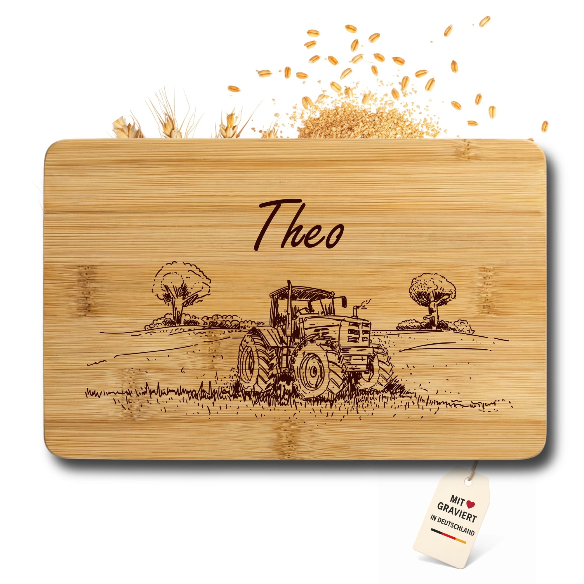 Personalisiertes Traktor Brett aus Bambus mit tiefer Lasergravur und Wunschname, hochwertiges Geschenk für Jungen.