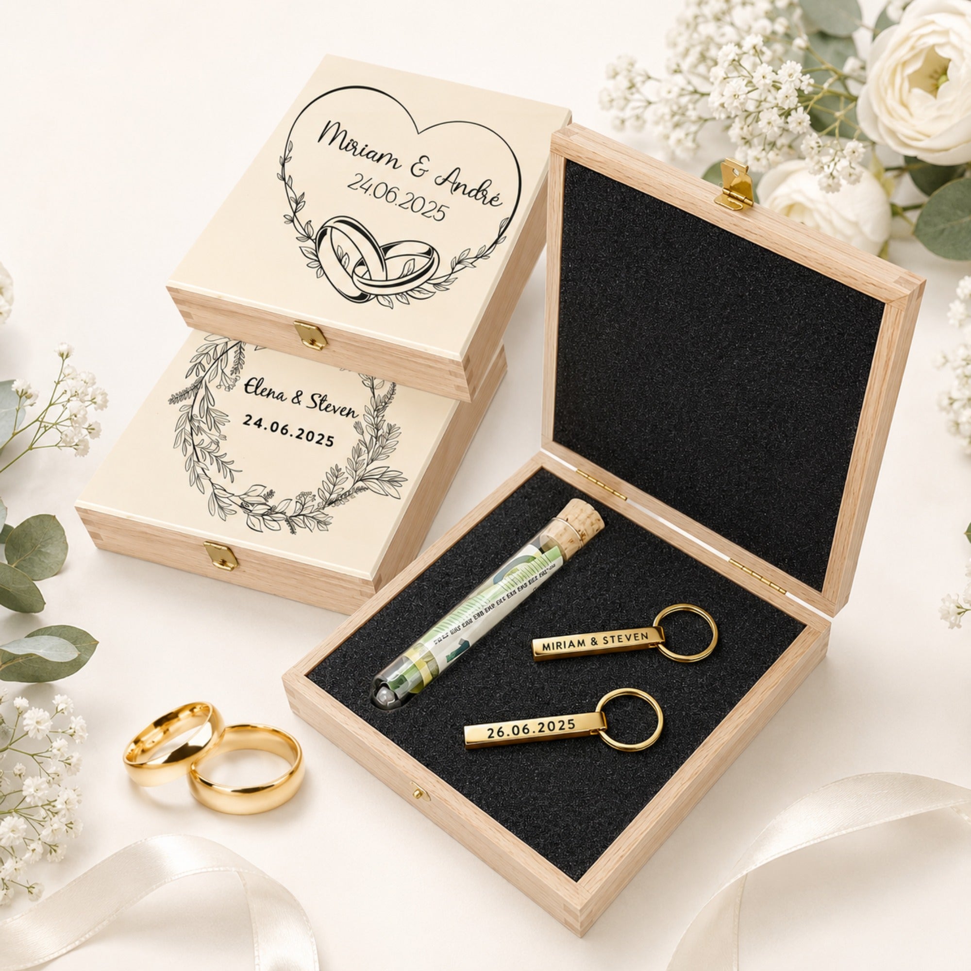 Personalisierte Geschenkbox zur Hochzeit mit Reagenzglas, Schlüsselanhängern und Gravur