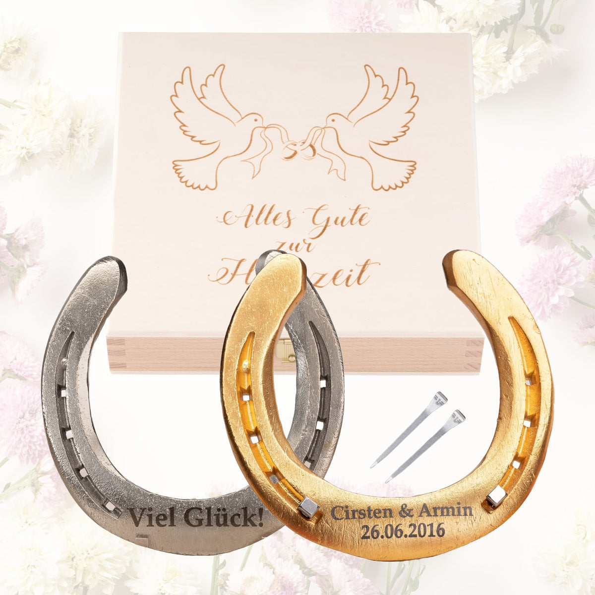 Hochzeitsgeschenk Glückshufeisen mit Holzbox „Alles Gute zur Hochzeit“ – Vergoldet (24 Karat)