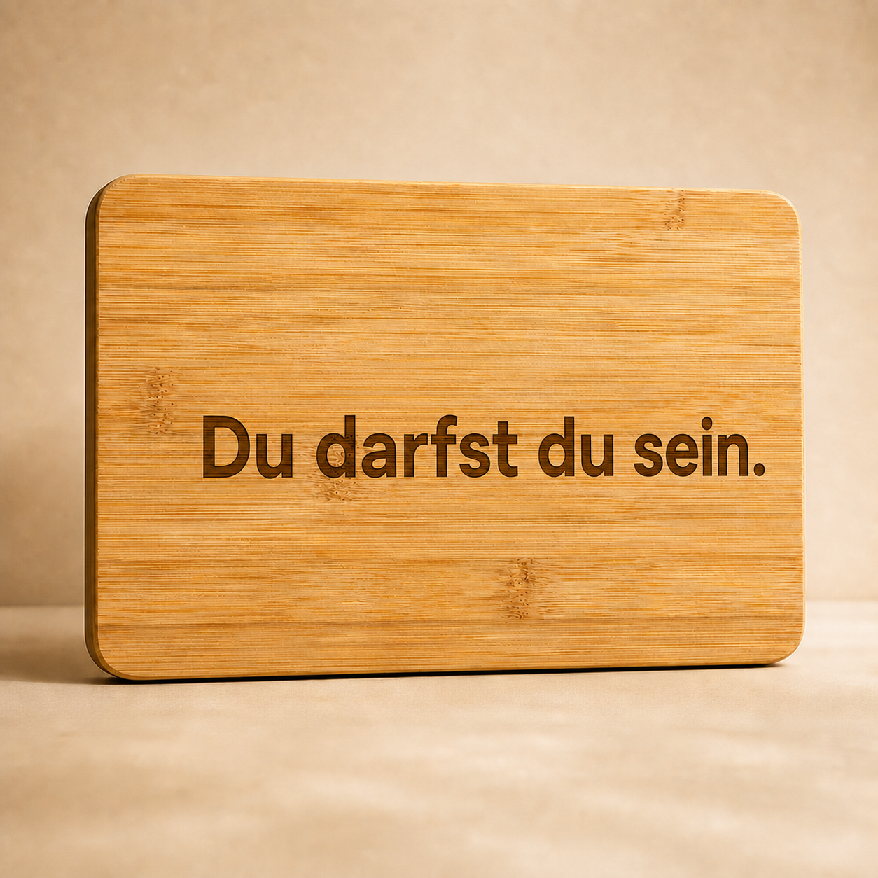 Frühstücksbrettchen aus Bambus mit Gravur 'Du darfst du sein.'