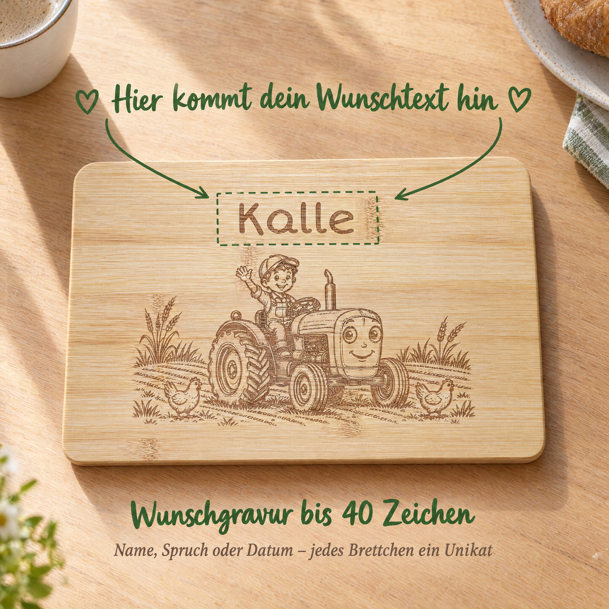 Frühstücksbrettchen Traktor mit Beispielen für die Wunschgravur, bis zu 40 Zeichen frei wählbar.