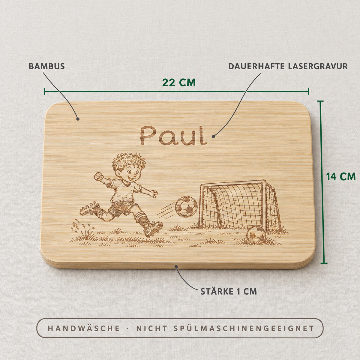 Frühstücksbrettchen Fußball aus Bambus, Maße 22 x 14 x 1 cm, Handwäsche, nicht spülmaschinengeeignet.
