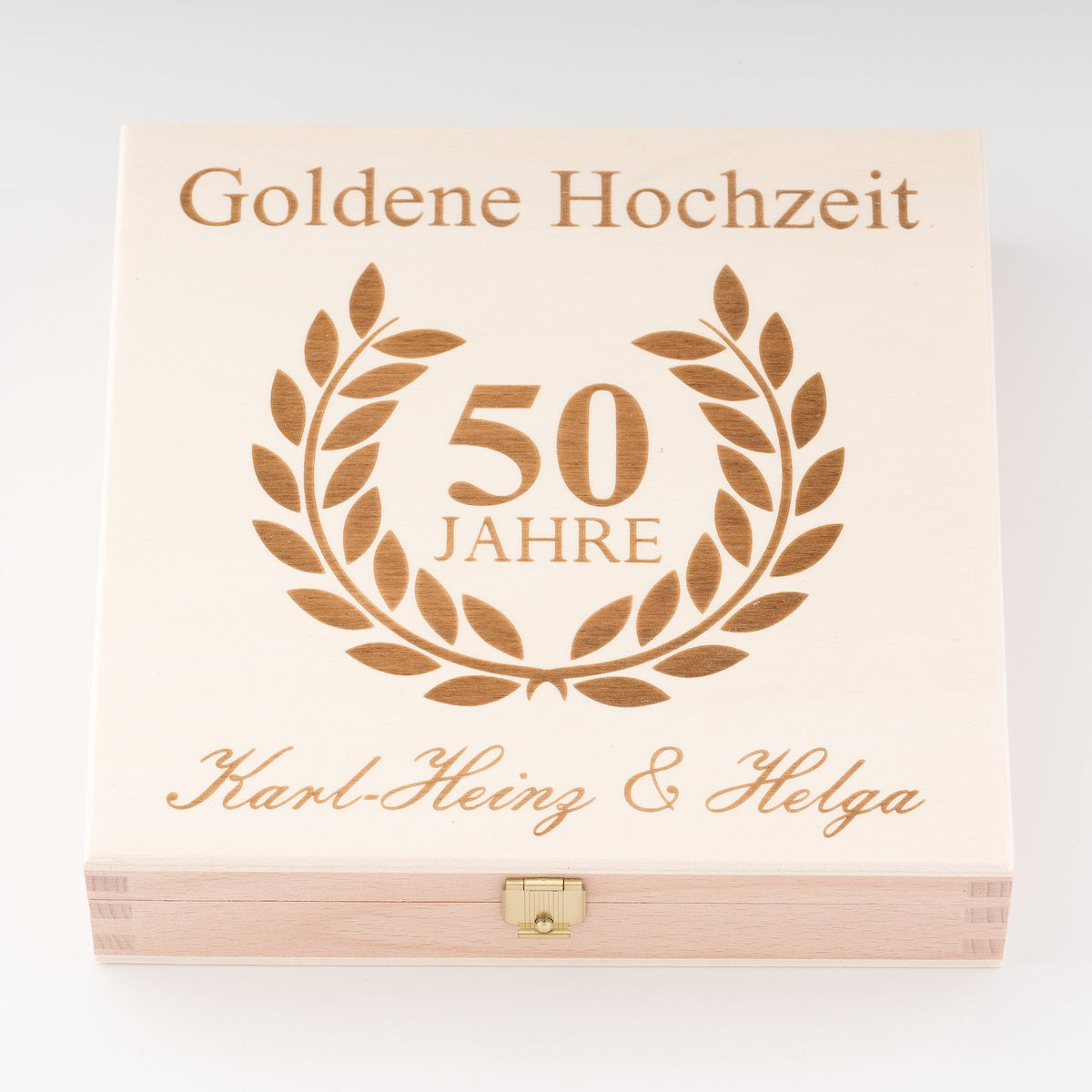Glückshufeisen zur Goldenen Hochzeit in Natur mit gravierter Holz-Geschenkbox – Ansicht 8