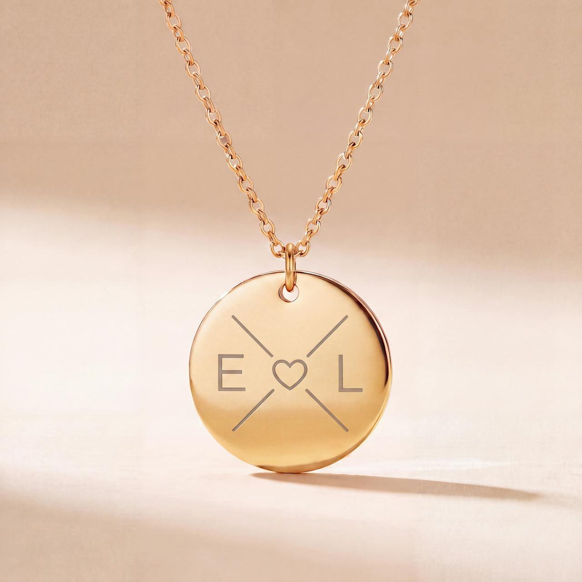 Personalisierte Halskette Gold mit rundem Anhänger, Initialen und Herz-Gravur