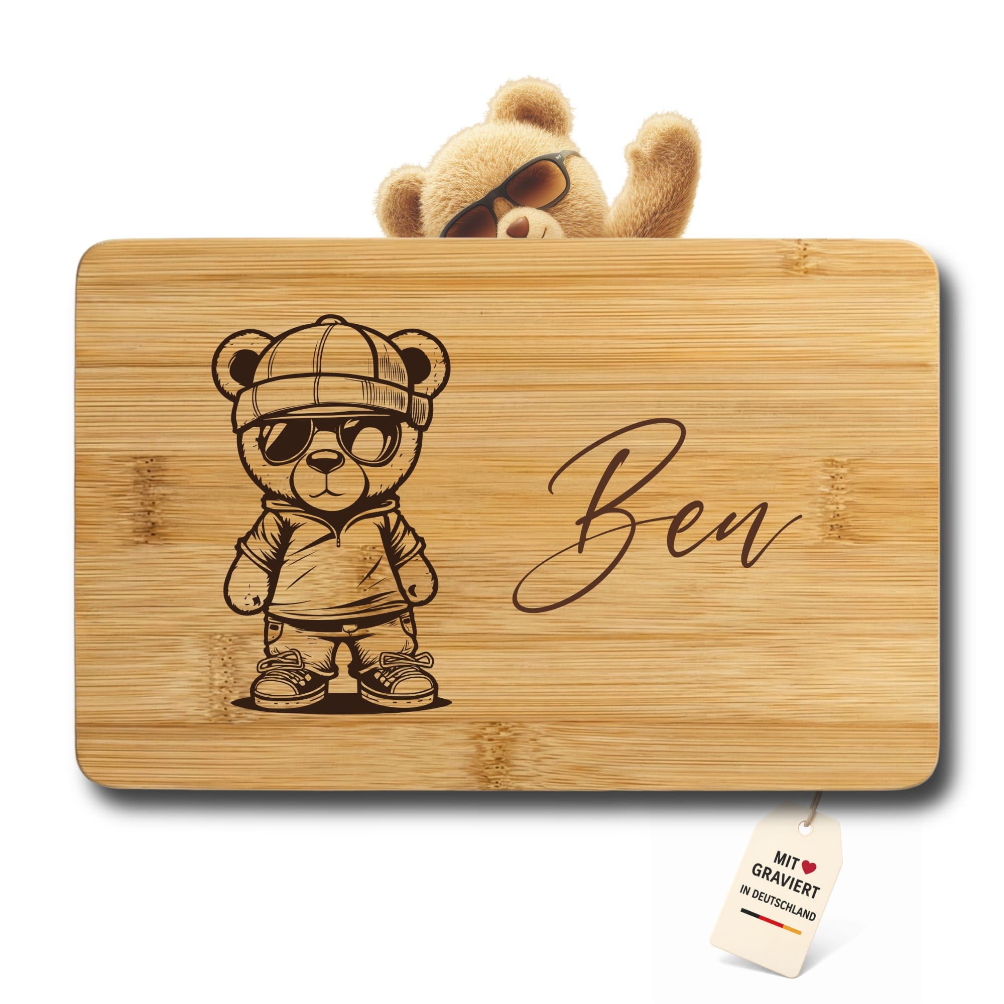 Holzbrett mit coolem Teddy Design und Name Ben sowie dekorativem Teddy im Hintergrund
