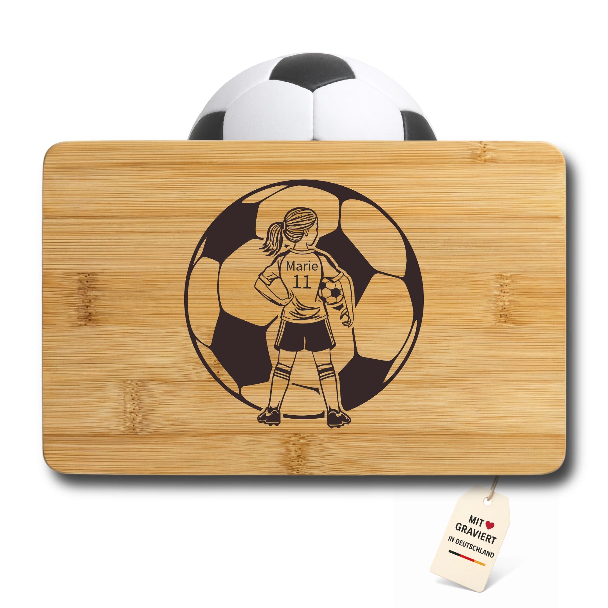 Holzbrett mit Fußballerin vor Ball Motiv und individueller Gravur Name und Nummer